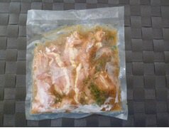 玉ねぎともやしを入れて鶏せせり炒め（ねぎ塩）