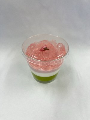 春の香りを運ぶ　3色パフェ