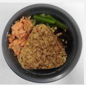 紅鮭だし茶漬け　押し麦入り焼おにぎり使用