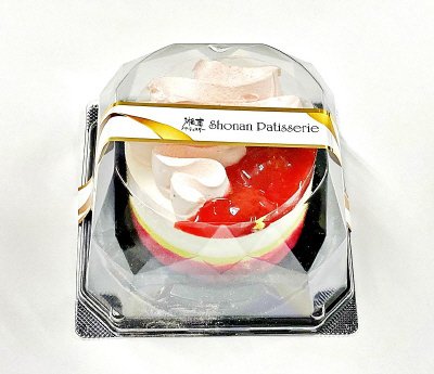 苺とピスタチオのケーキ