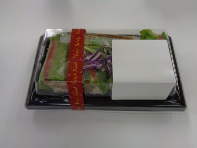 蒸し鶏と根菜の生春巻き（青じそドレ）
