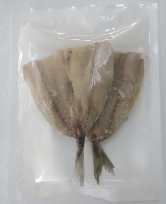 頭を取った長崎県産あじ開き（食塩不使用）