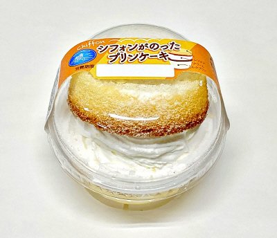 シフォンがのったプリンケーキ