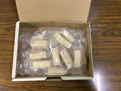ひと口チーズケーキ（苺のチーズケーキ）